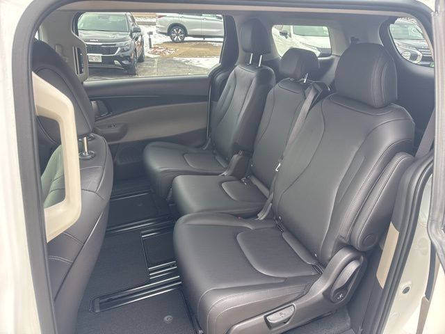 2026 Kia Carnival LXS - Photo 12
