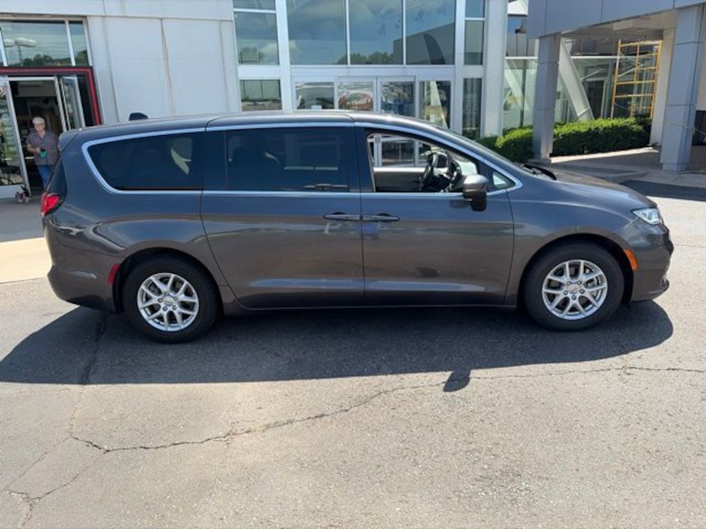 Used 2023 Chrysler Pacifica Touring L Van Passenger Van