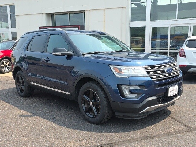 2017 Ford Explorer XLT photo 3