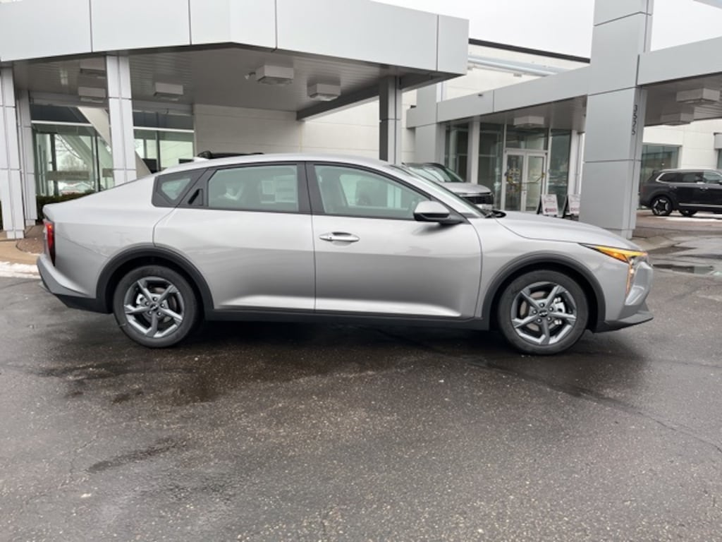New 2025 Kia K4 LXS Sedan
