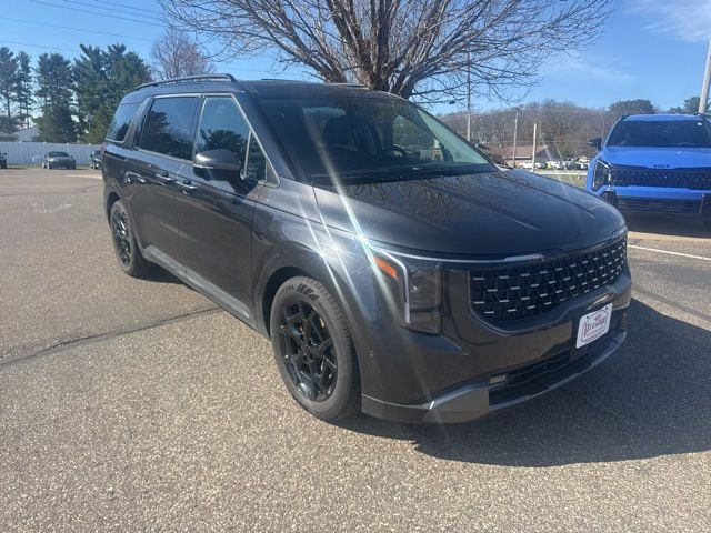 2025 Kia Sedona SX's photo