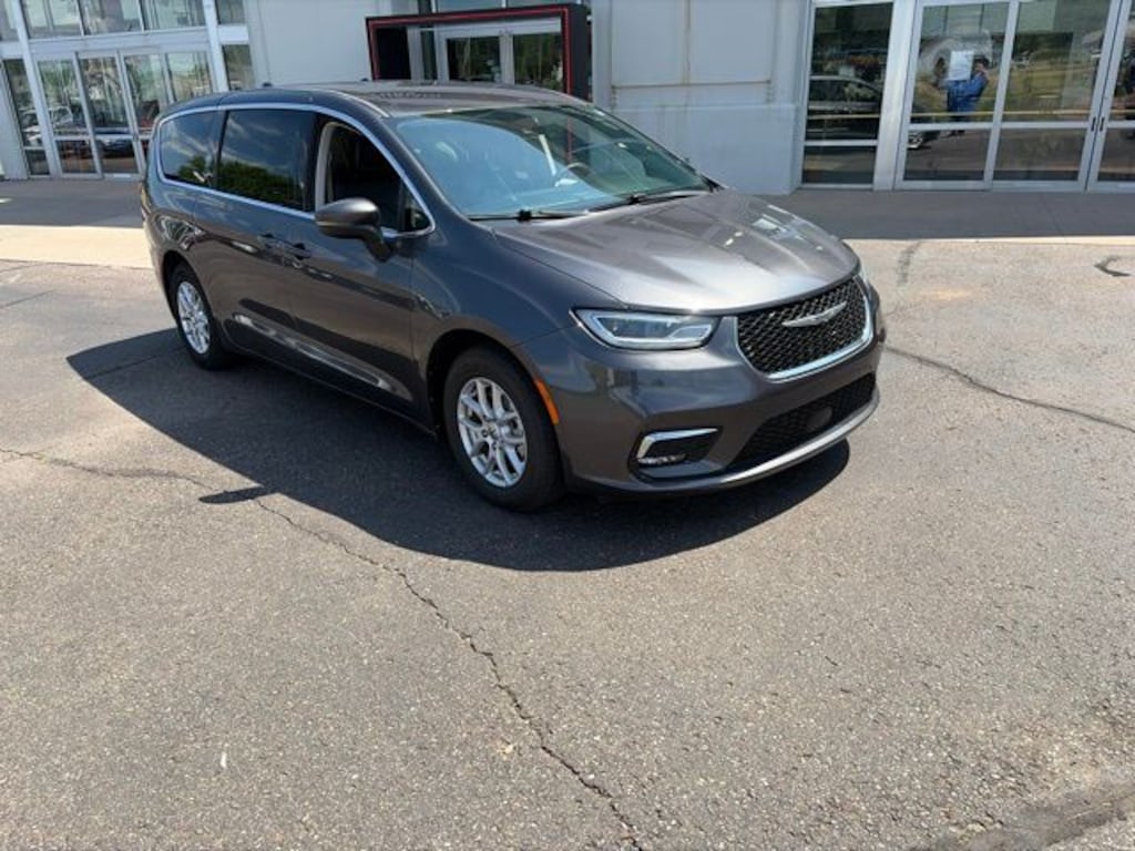 Used 2023 Chrysler Pacifica Touring L Van Passenger Van