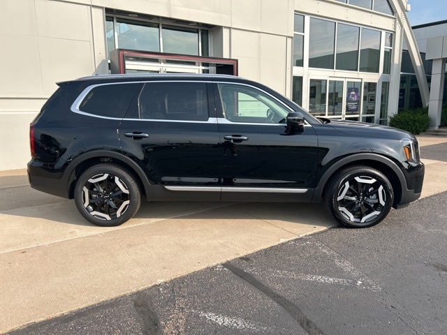 Used 2024 Kia Telluride S with VIN 5XYP6DGC2RG449935 for sale in Eau Claire, WI