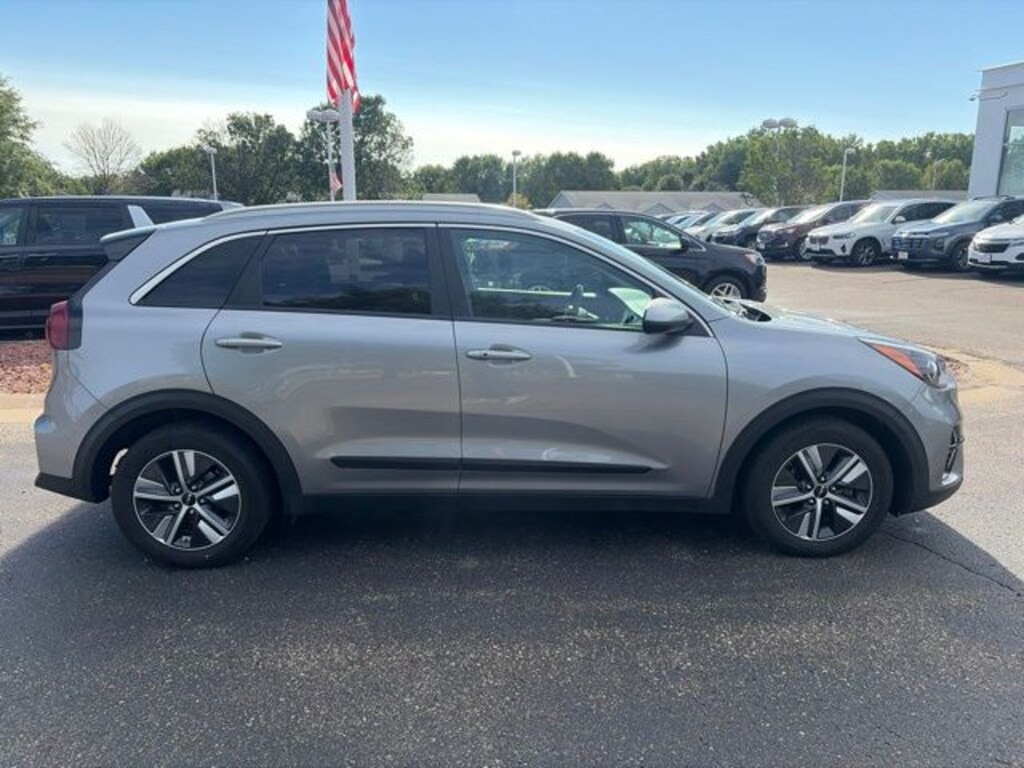 Used 2022 Kia Niro LXS SUV