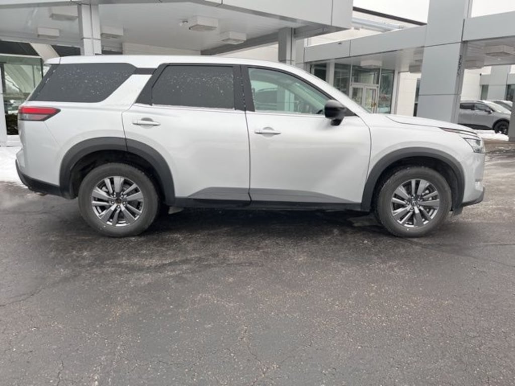 Used 2024 Nissan Pathfinder S SUV