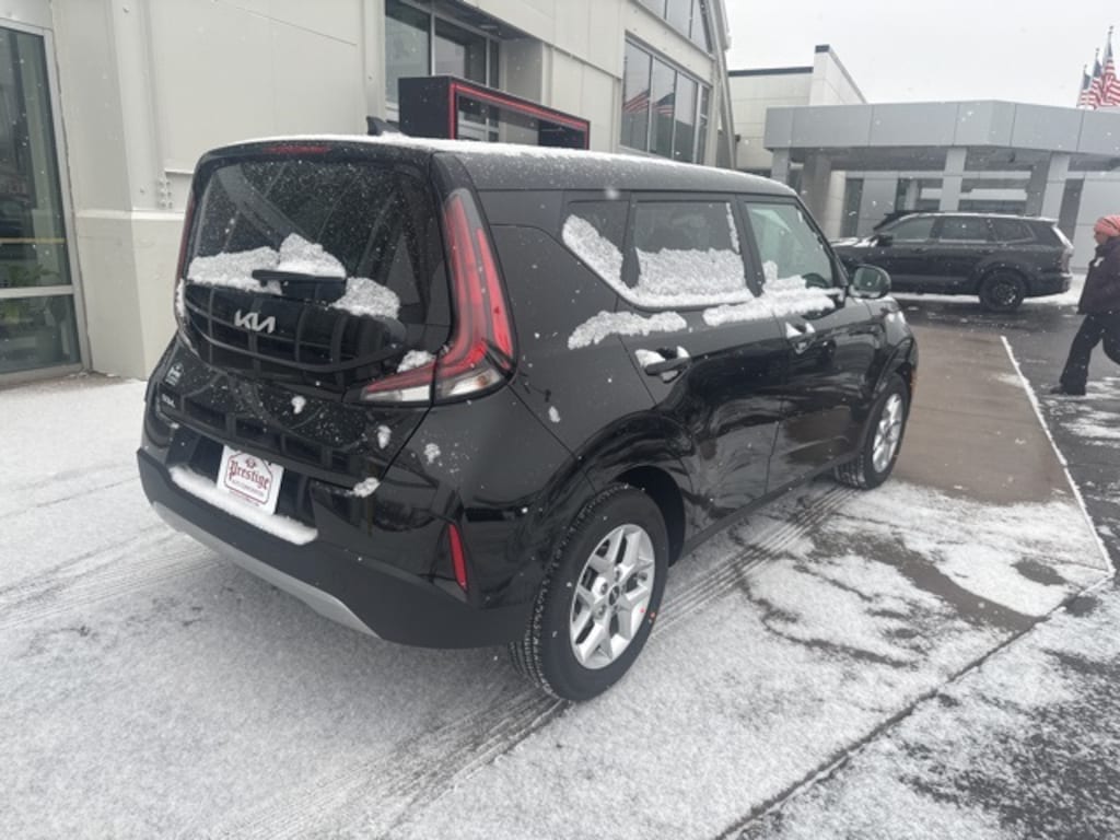 New 2025 Kia Soul LX Hatchback