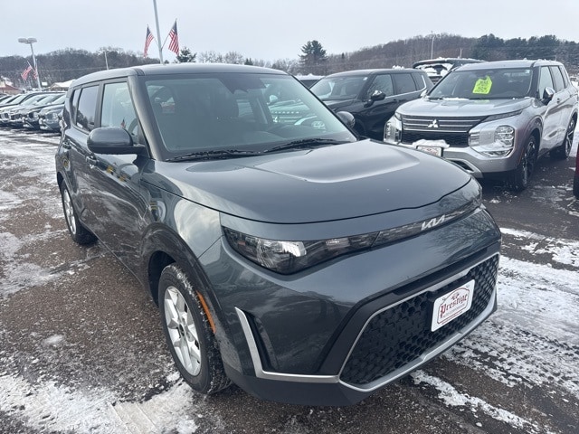 2024 Mitsubishi Eclipse Cross SE's photo