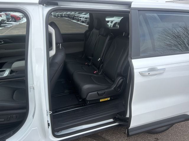 2026 Kia Carnival LXS - Photo 18