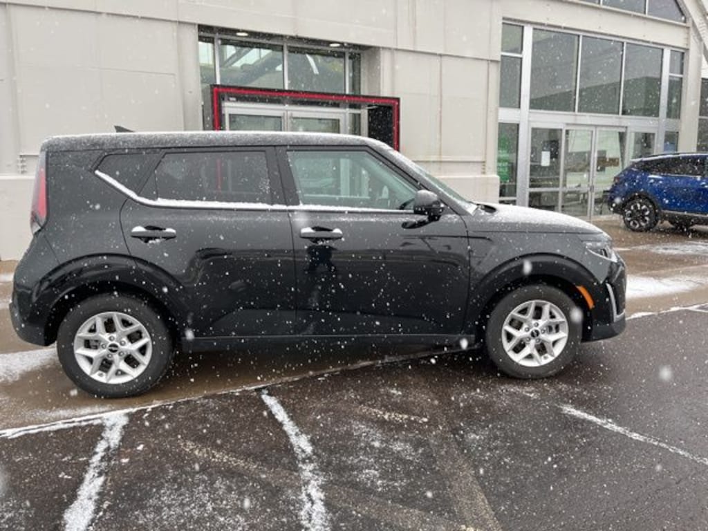 Used 2025 Kia Soul LX Hatchback