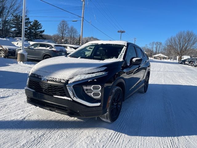 2024 Mitsubishi Eclipse Cross LE's photo