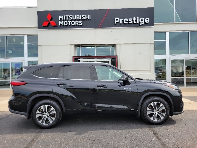 Used 2020 Toyota Highlander XLE with VIN 5TDGBRCH0LS509599 for sale in Eau Claire, WI