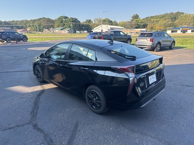 2017 Toyota Prius Four photo 3