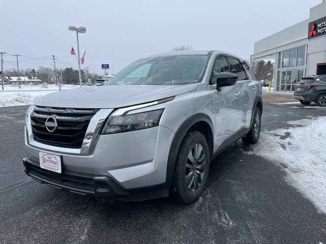 2024 Nissan Pathfinder S's photo