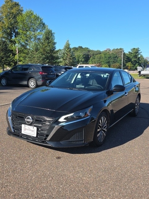 2023 Nissan Altima SV's photo