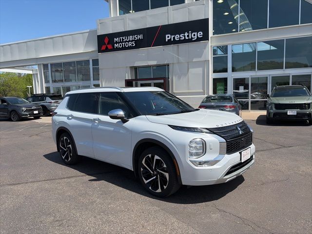 2022 Mitsubishi Outlander SEL S-AWC's photo