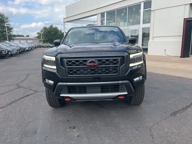 2023 Nissan Frontier PRO-4X photo 2