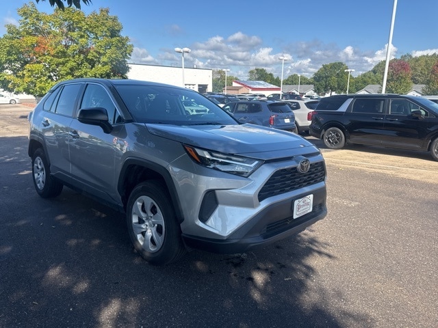 2024 Toyota RAV4 LE's photo
