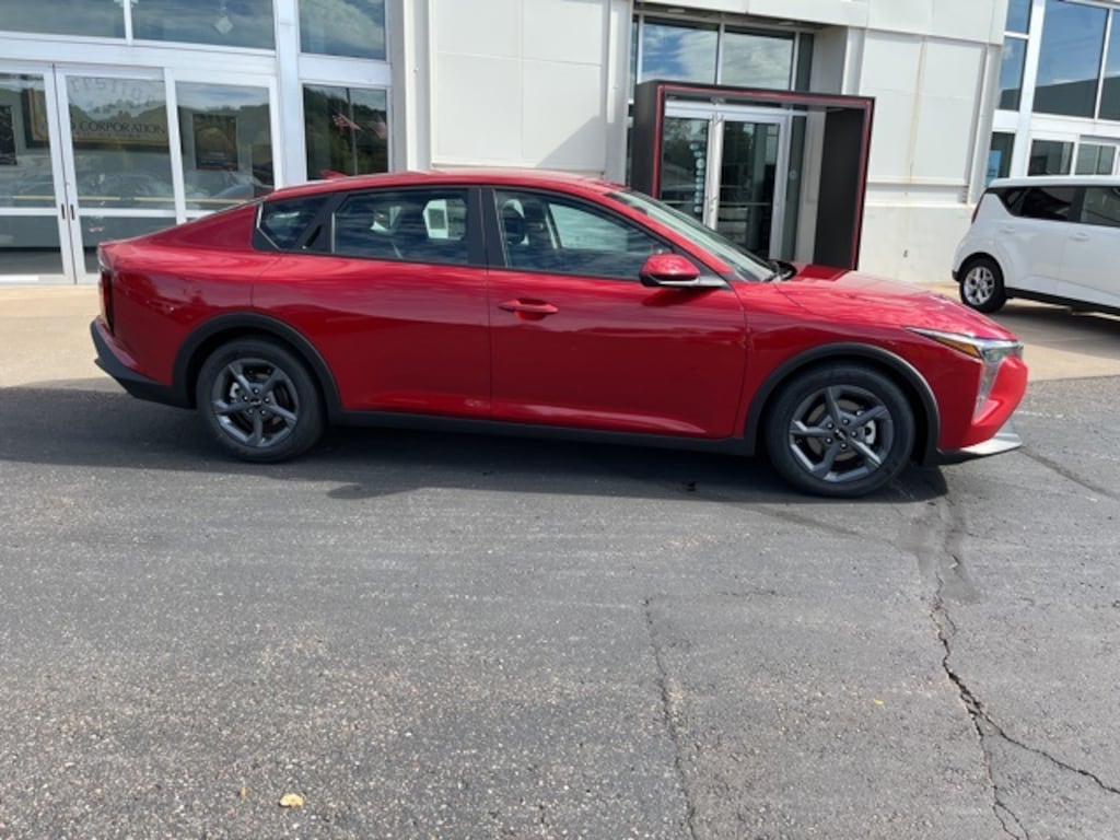 New 2025 Kia K4 LXS Sedan