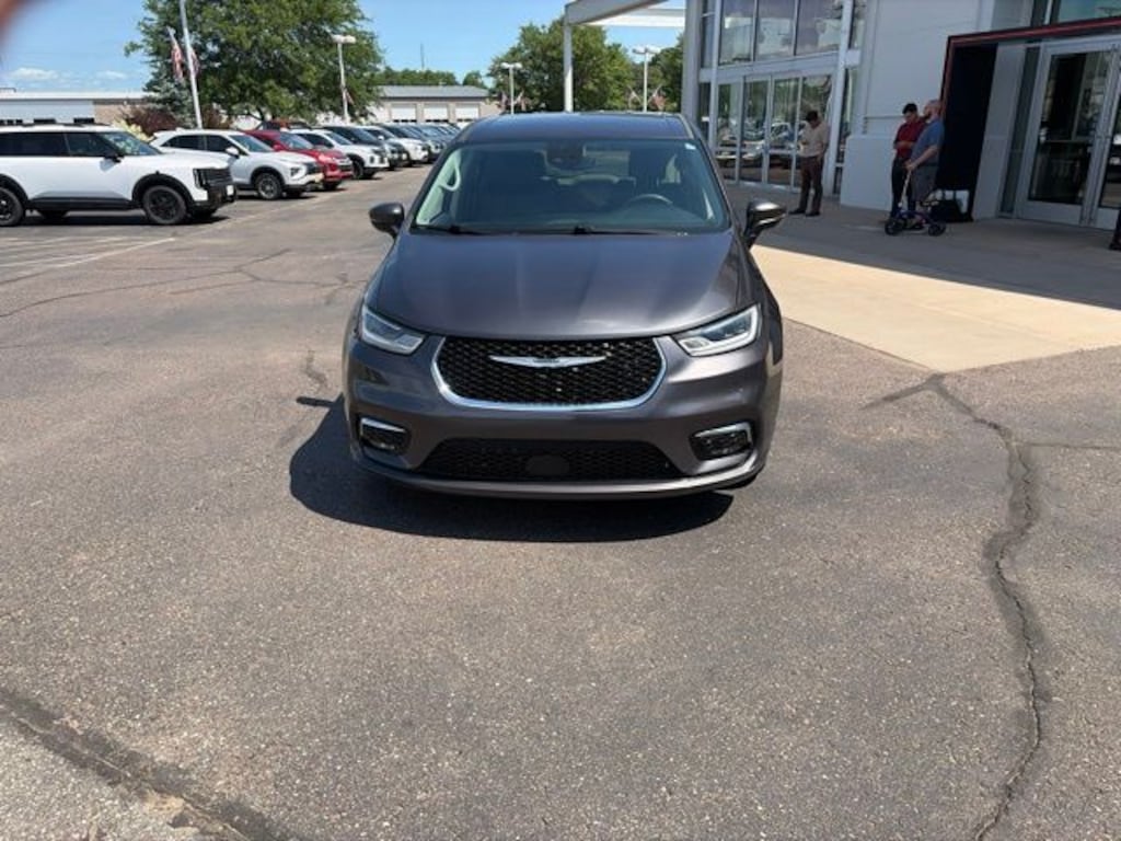 Used 2023 Chrysler Pacifica Touring L Van Passenger Van