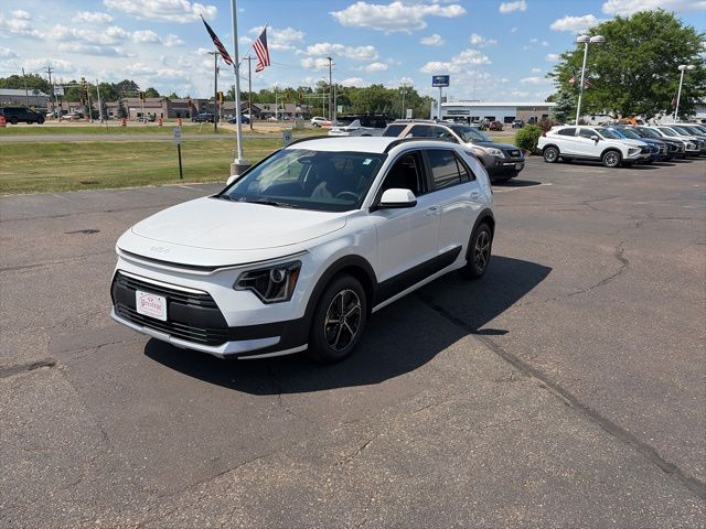 2026 Kia Niro LX HEV's photo