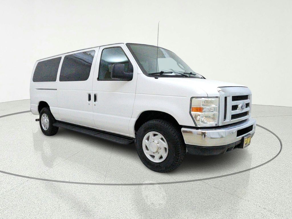 2010 Ford E-Series's photo