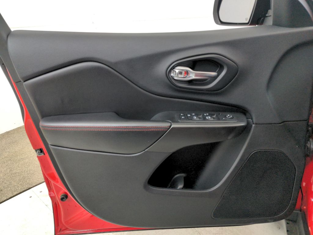 2019 Jeep Cherokee Trailhawk - Photo 28