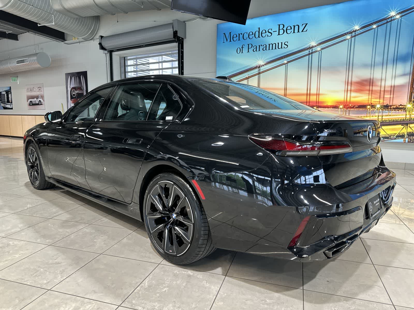Thumbnail: 2023 BMW 7 Series - 16
