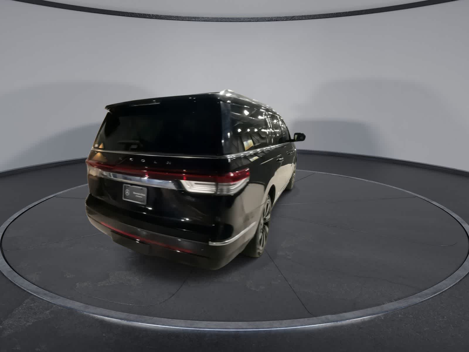 Thumbnail: 2023 Lincoln Navigator L - 10