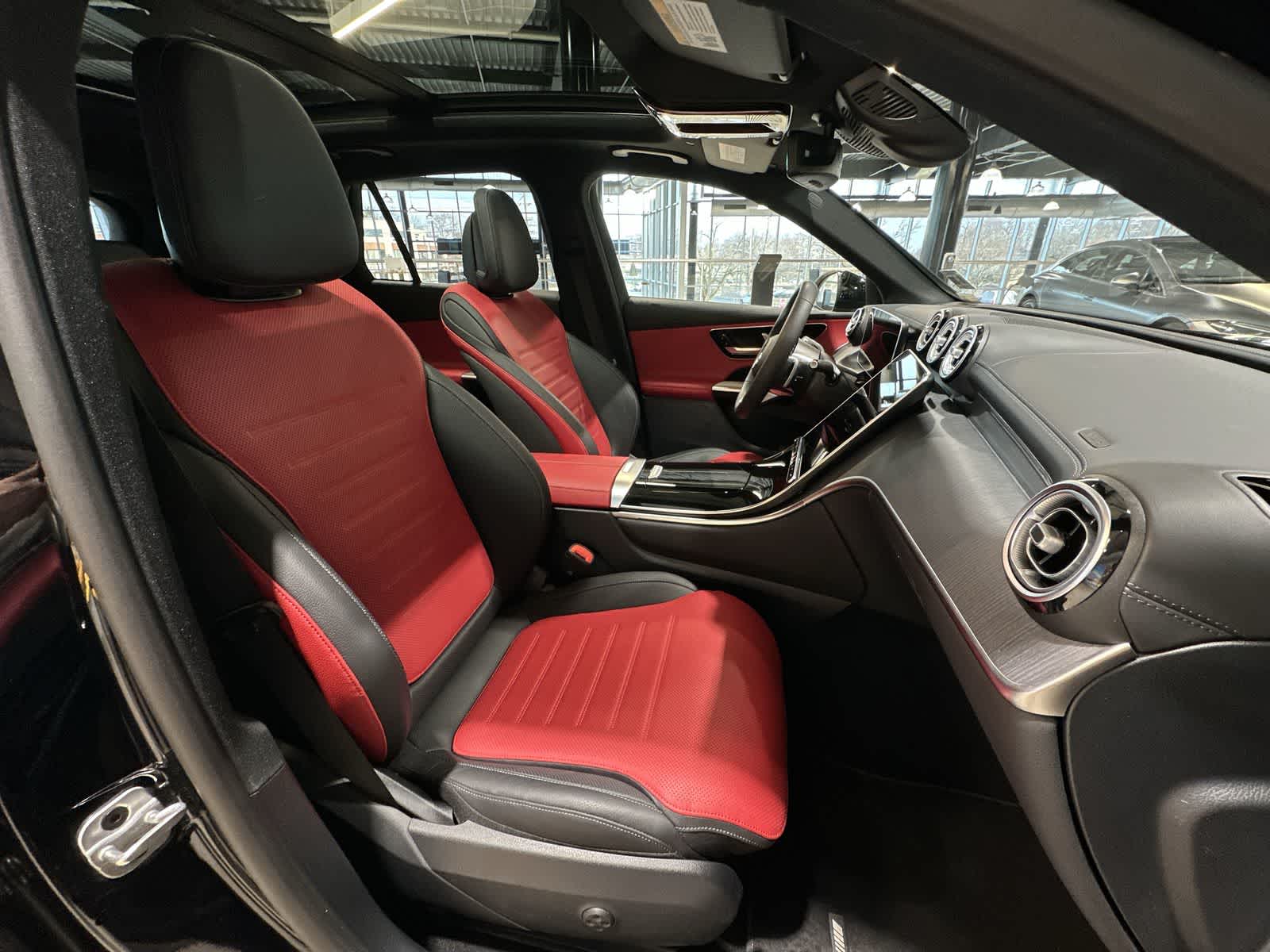 Thumbnail: 2025 Mercedes-Benz GLC - 26