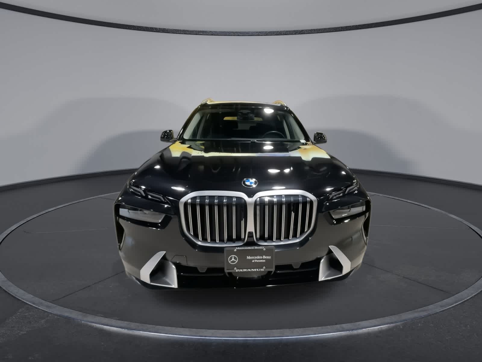 Thumbnail: 2023 BMW X7 - 4