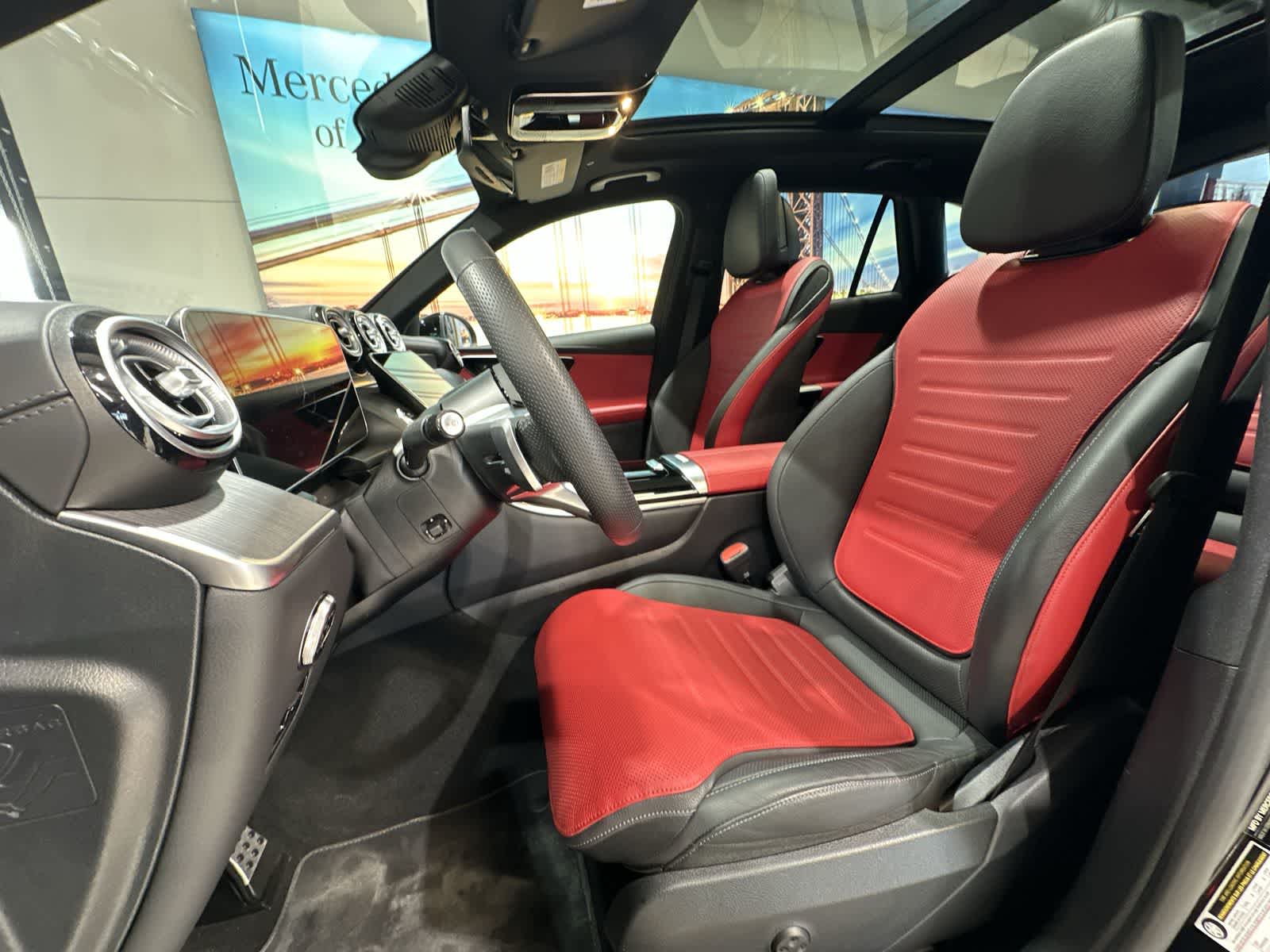 Thumbnail: 2025 Mercedes-Benz GLC - 23