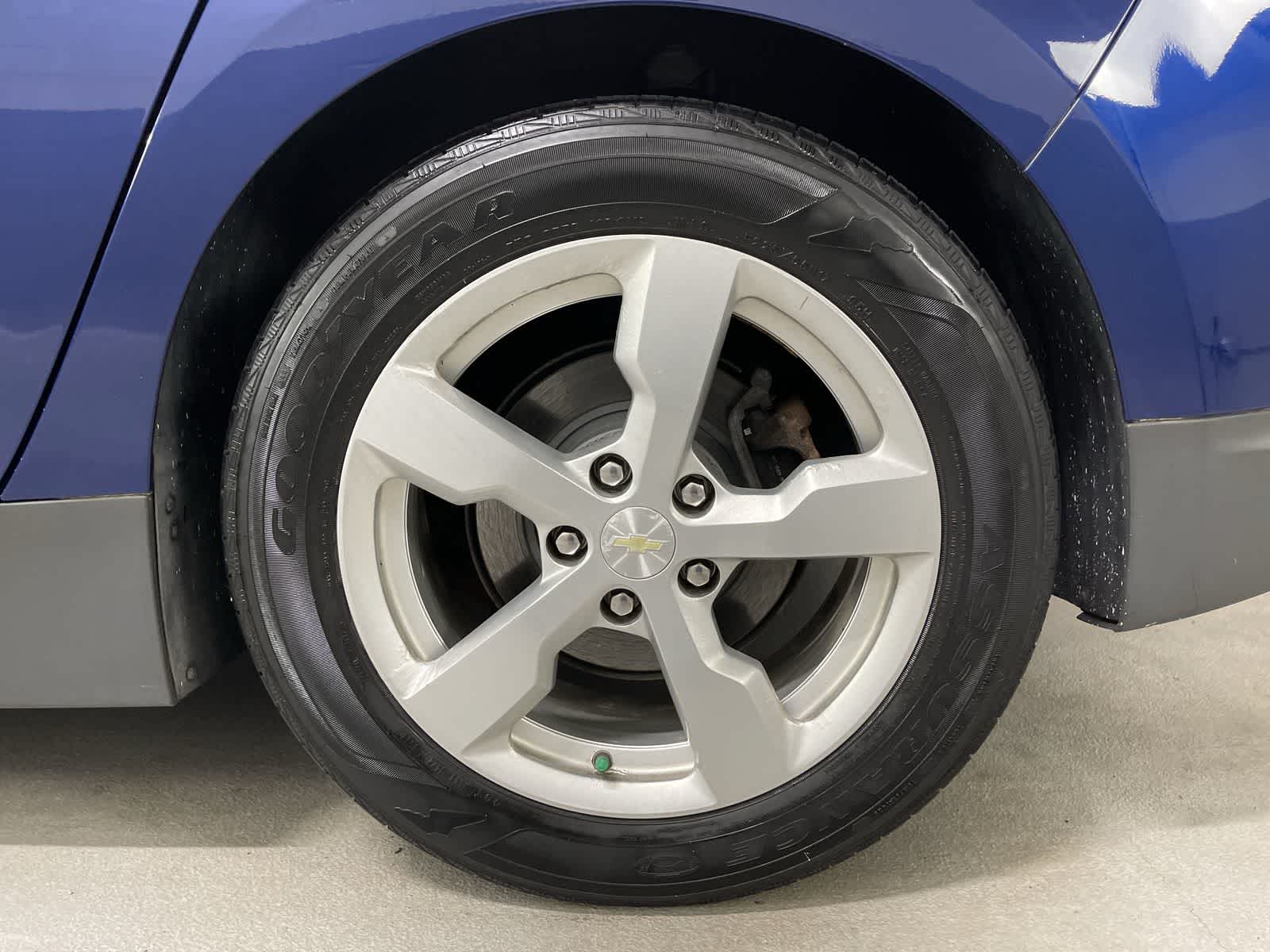 Thumbnail: 2012 Chevrolet Volt - 20