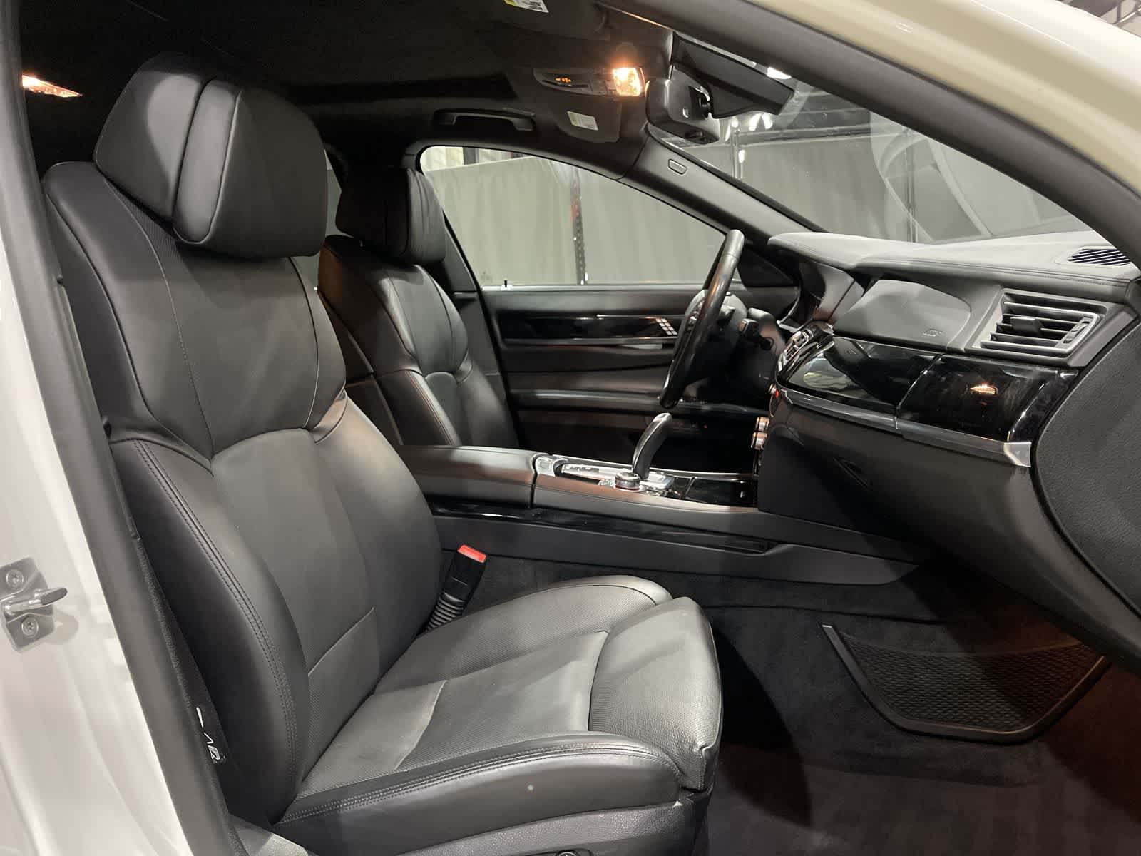 Thumbnail: 2011 BMW 7 Series - 26