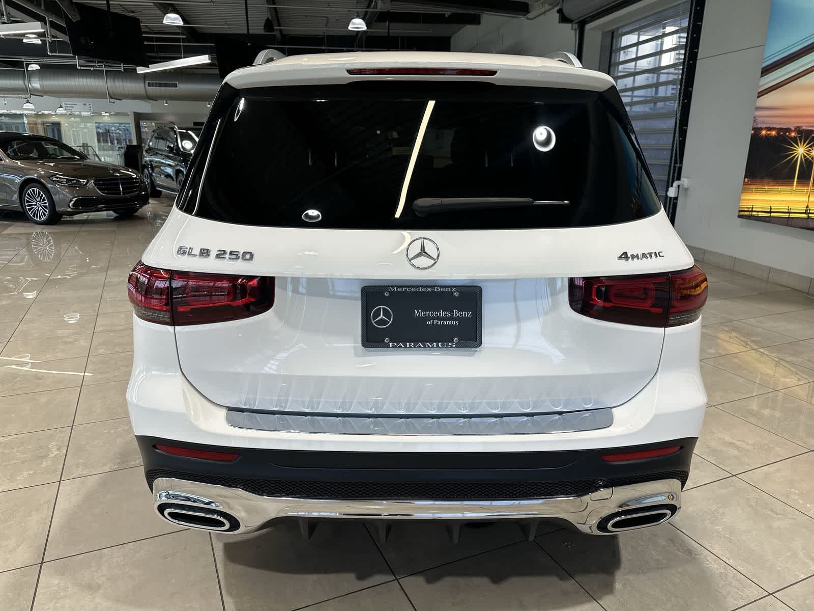 Thumbnail: 2022 Mercedes-Benz GLB - 17