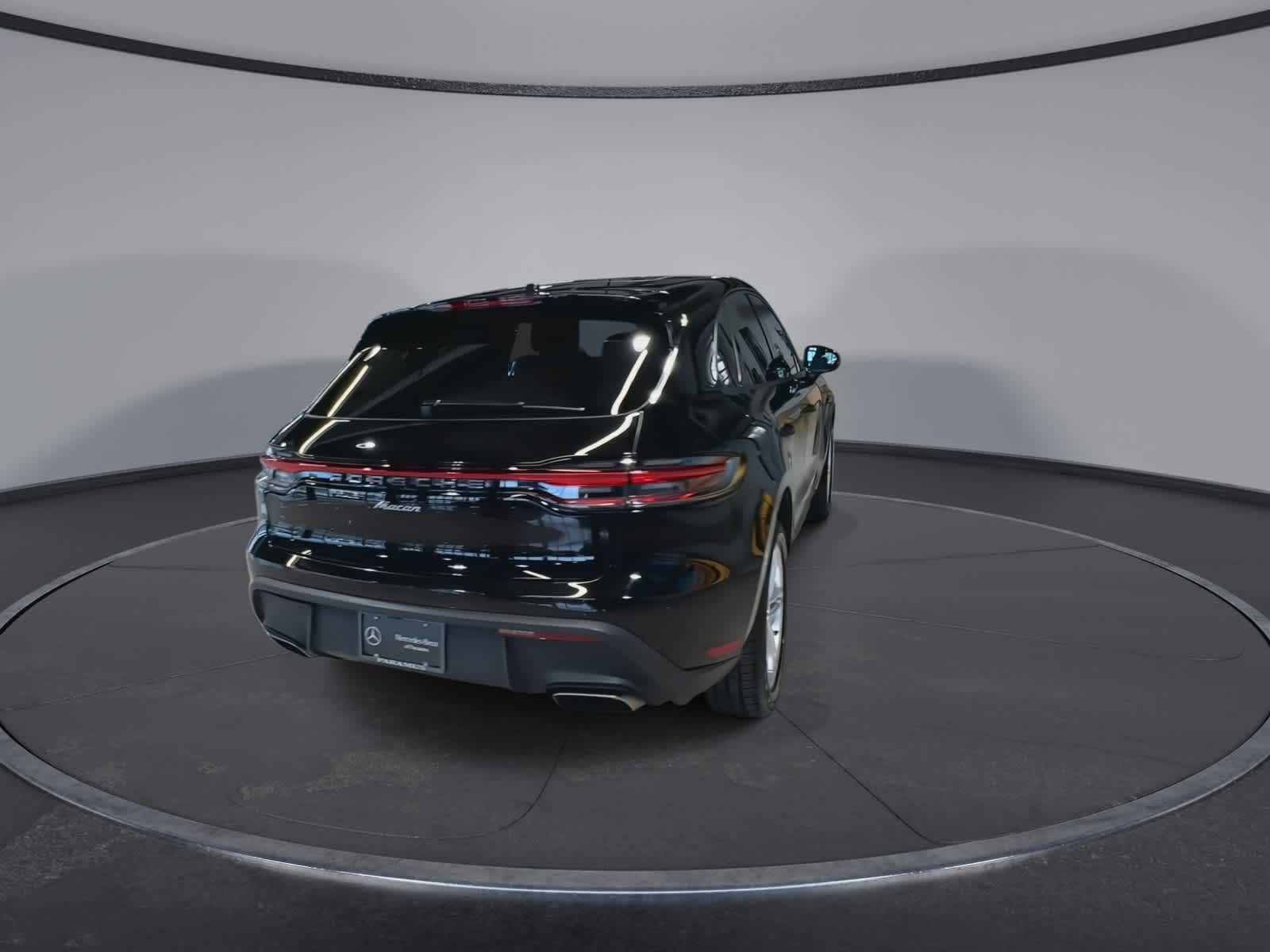 Thumbnail: 2023 Porsche Macan - 10