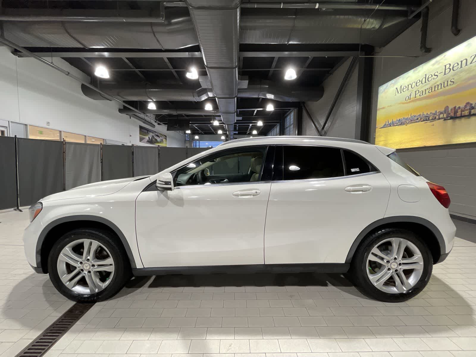 Thumbnail: 2015 Mercedes-Benz GLA - 15