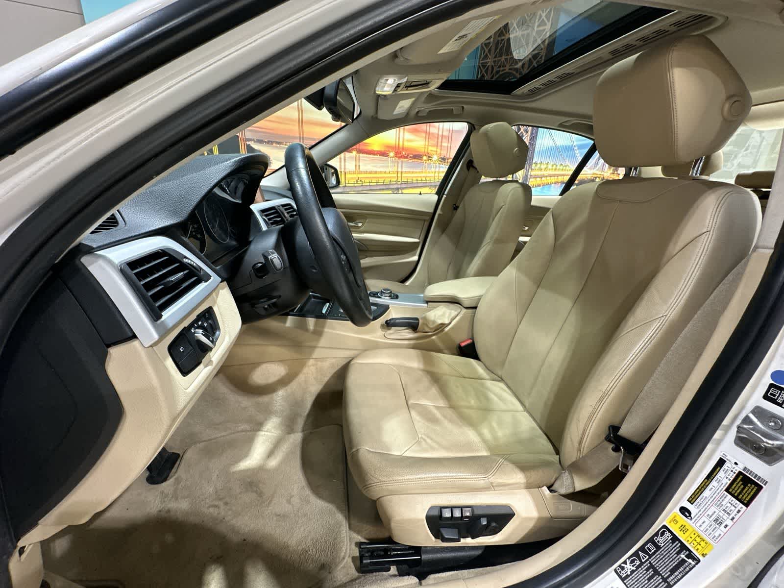 Thumbnail: 2013 BMW 3 Series - 23