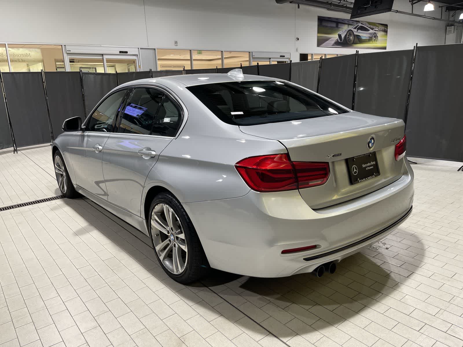 Thumbnail: 2018 BMW 3 Series - 4