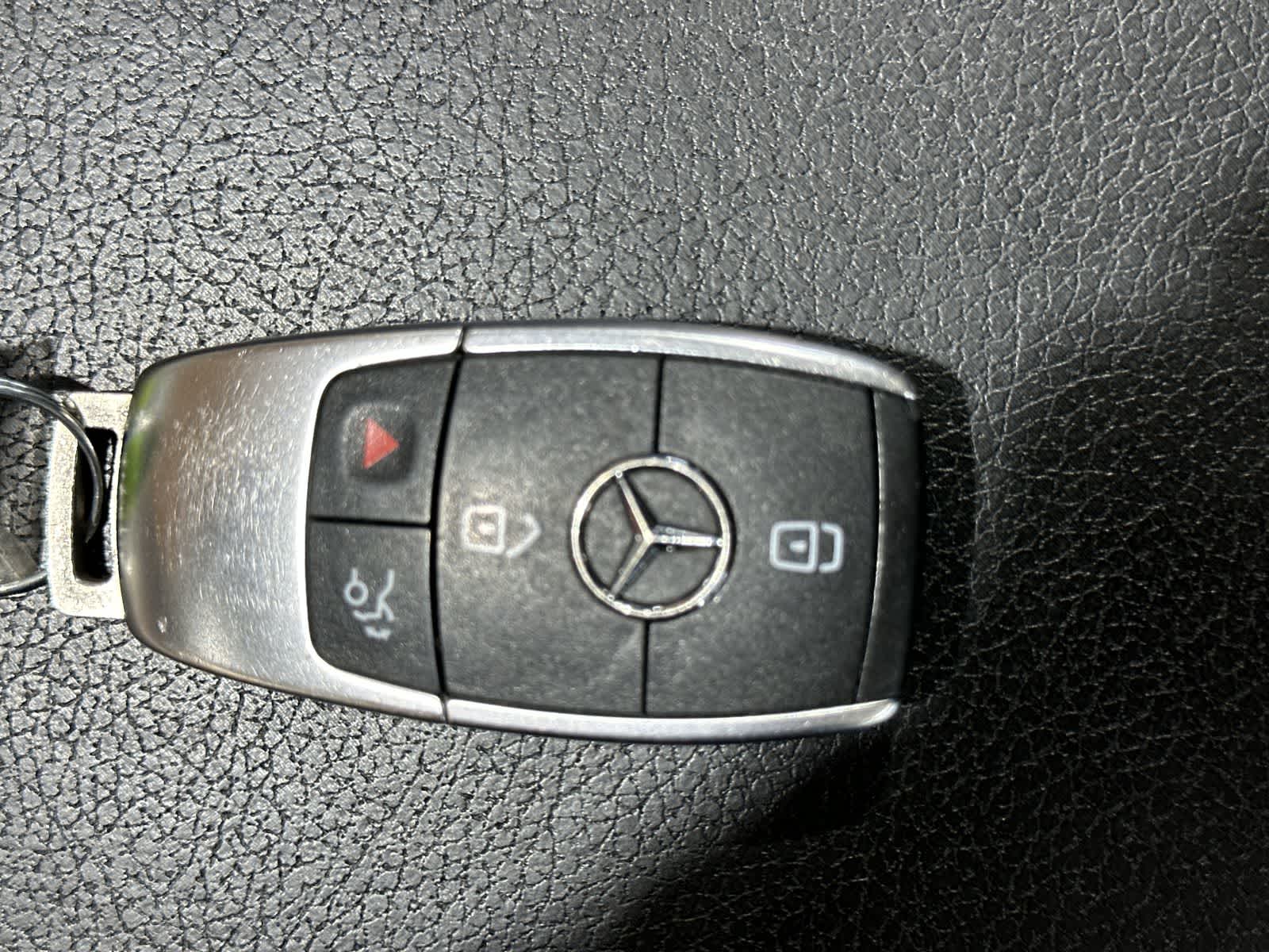 Thumbnail: 2020 Mercedes-Benz GLB - 32