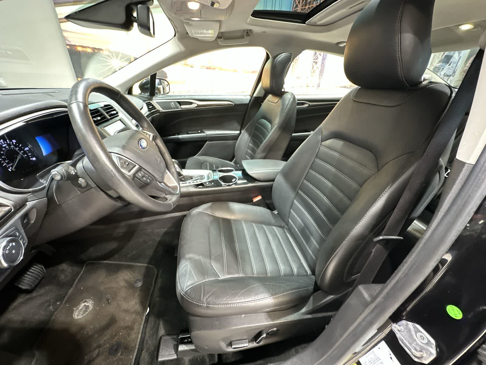 Thumbnail: 2013 Ford Fusion - 23