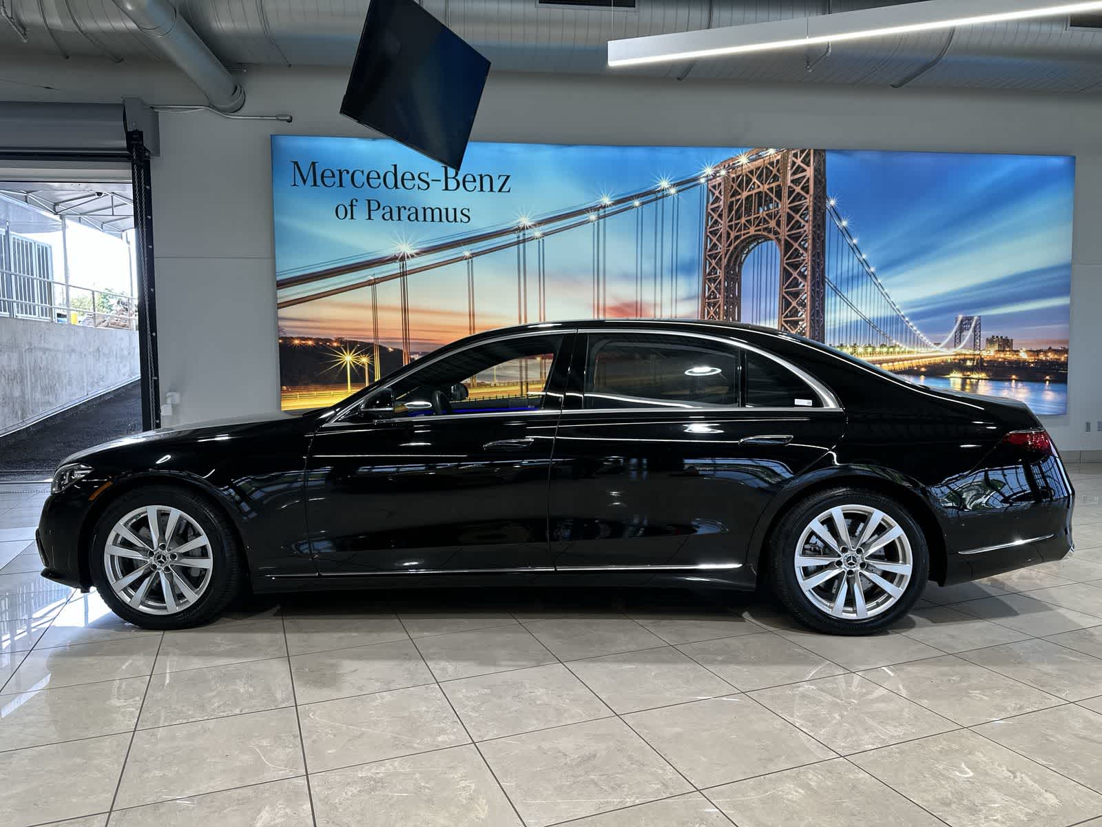 Thumbnail: 2023 Mercedes-Benz S-Class - 15