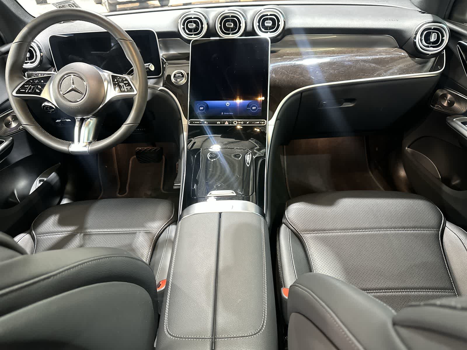 Thumbnail: 2025 Mercedes-Benz GLC - 22