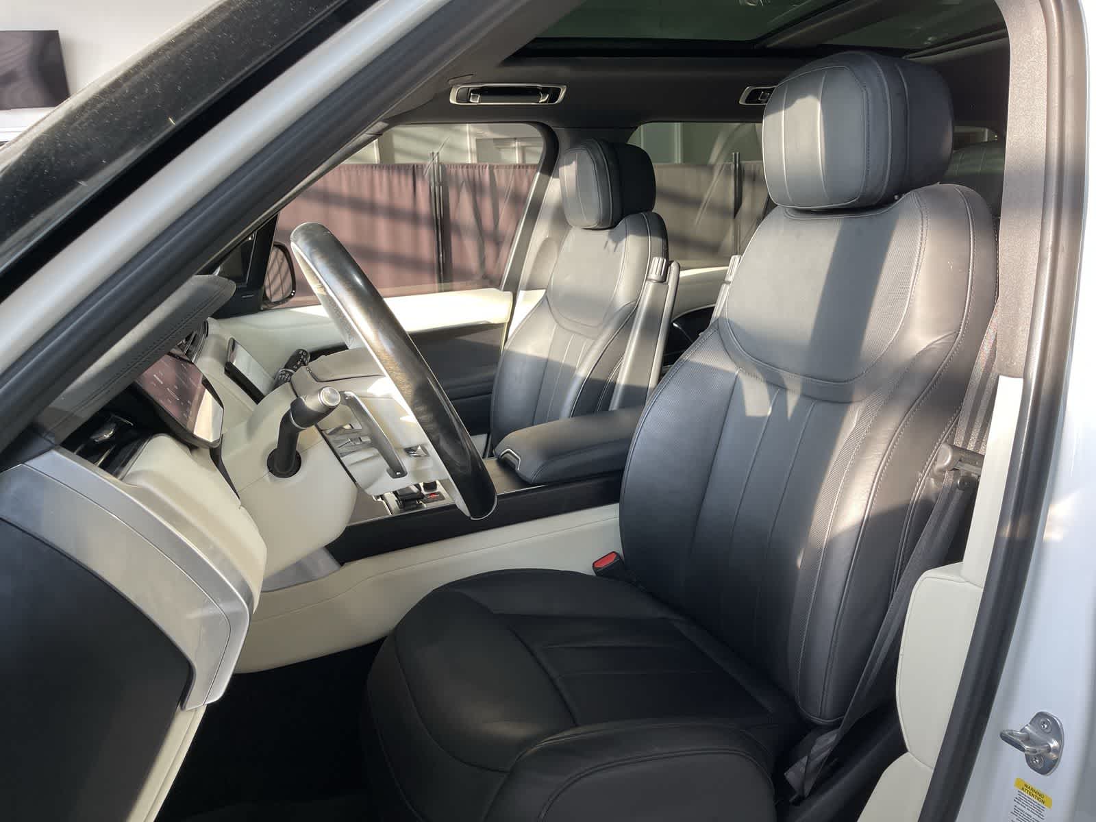 Thumbnail: 2023 Land Rover Range Rover - 23
