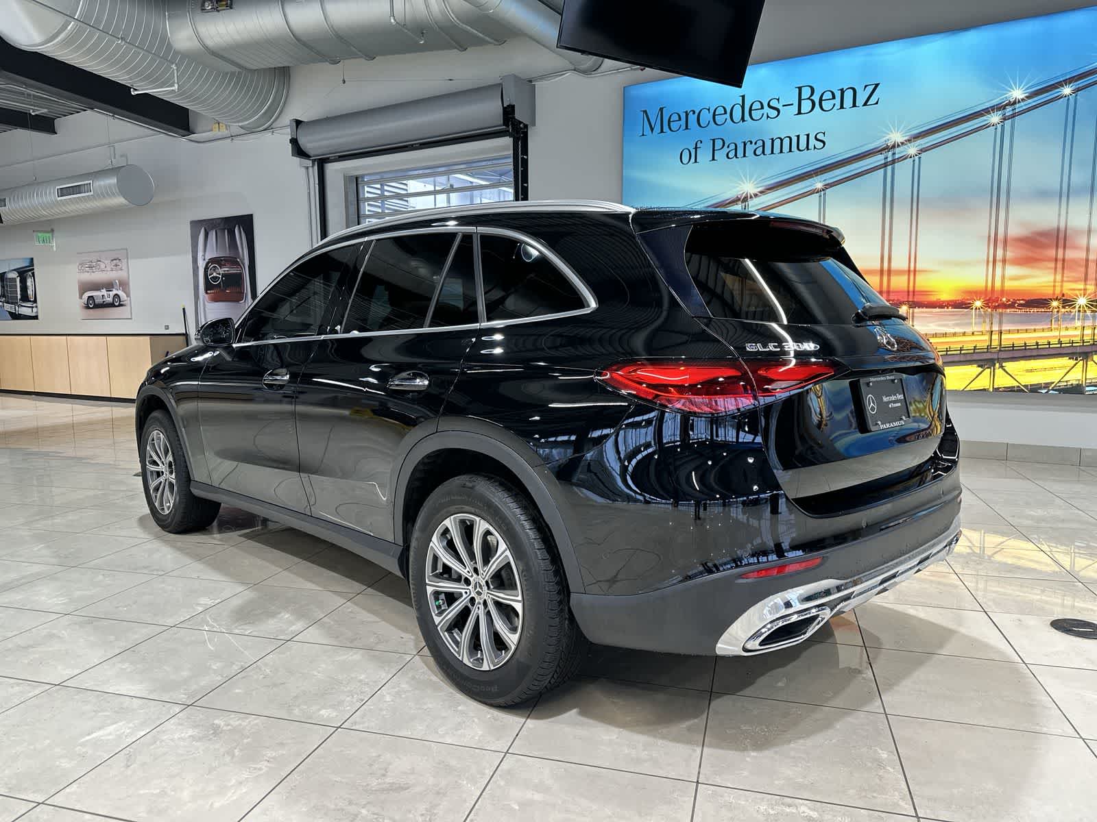 Thumbnail: 2023 Mercedes-Benz GLC - 16