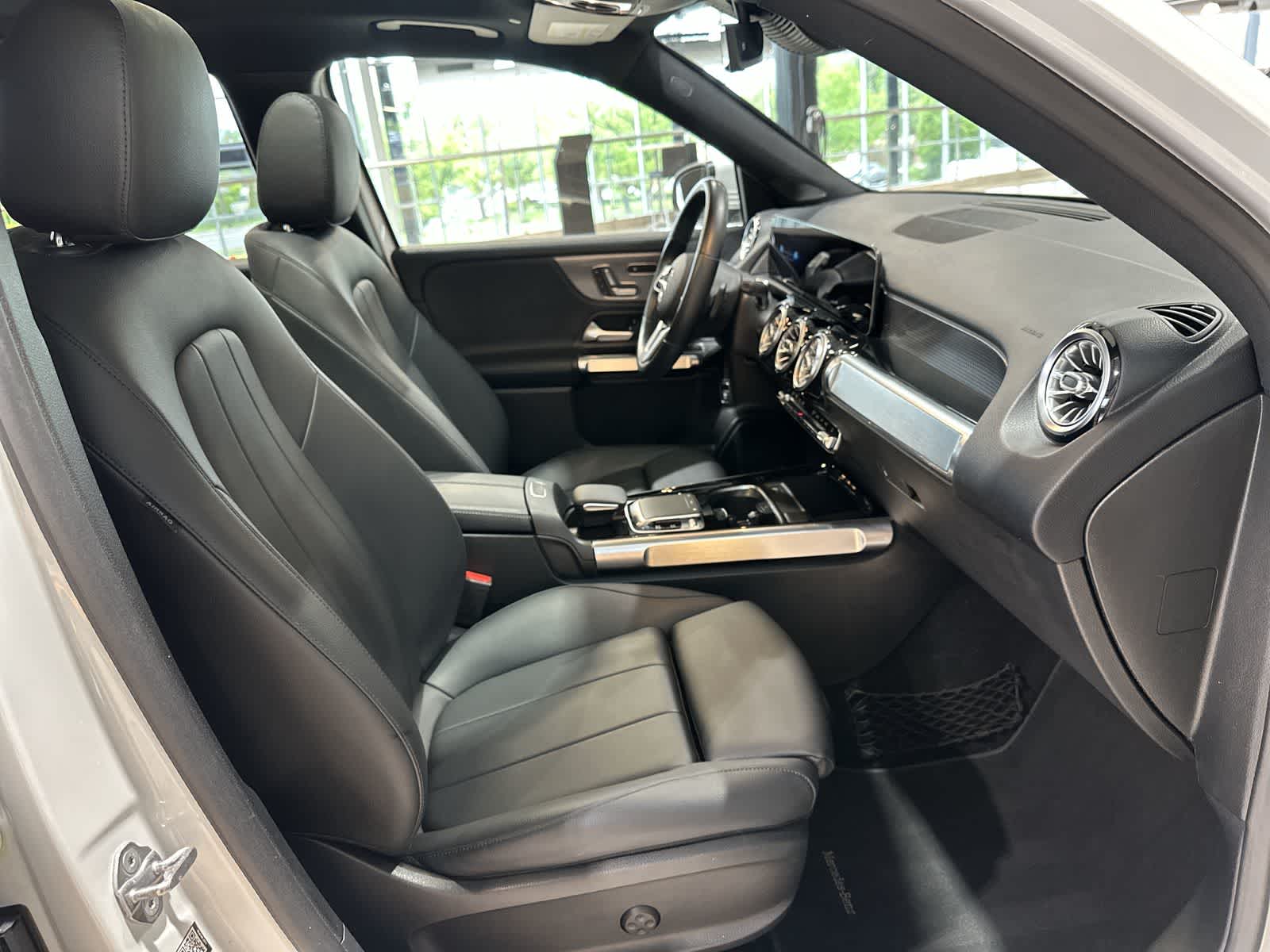 Thumbnail: 2020 Mercedes-Benz GLB - 26