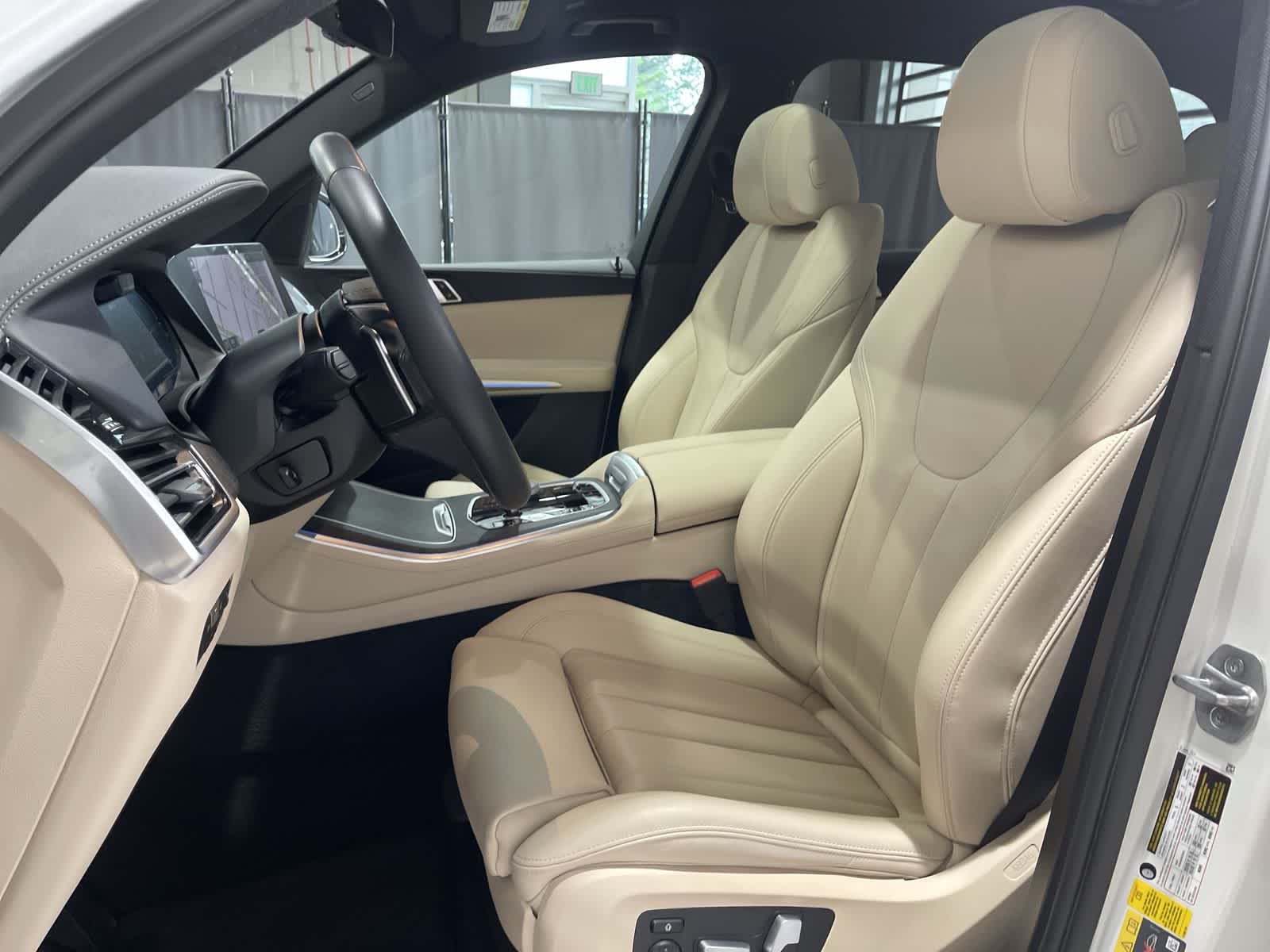 Thumbnail: 2022 BMW X5 - 23