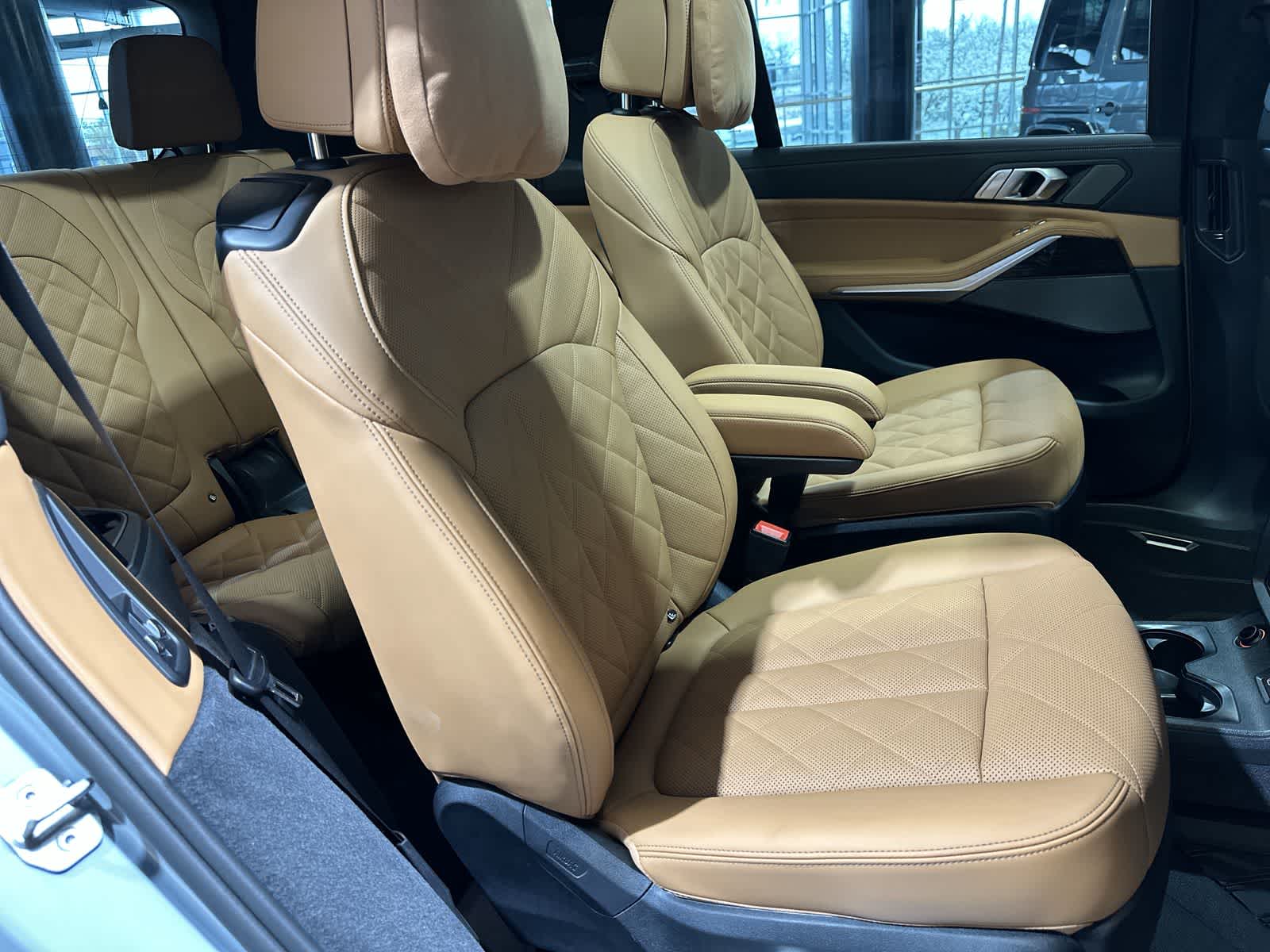 Thumbnail: 2025 BMW X7 - 25