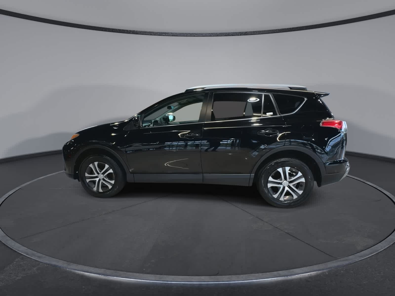 Thumbnail: 2016 Toyota RAV4 - 9