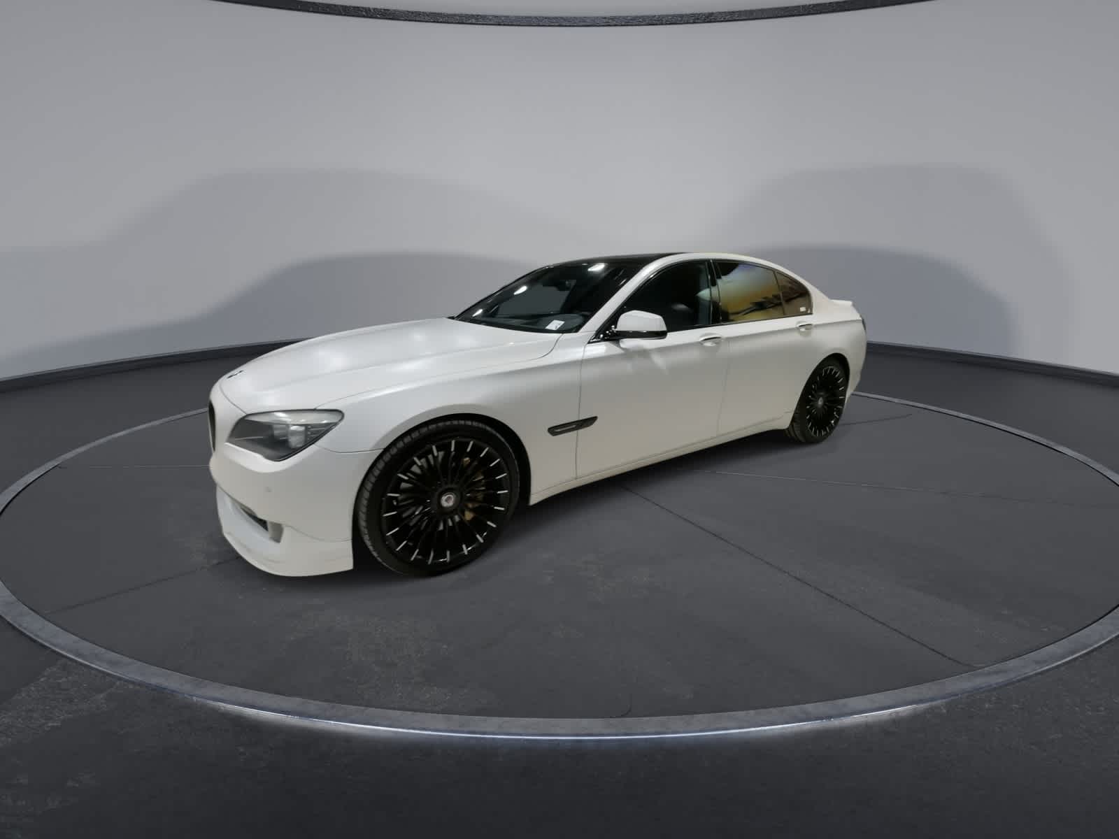Thumbnail: 2011 BMW 7 Series - 6