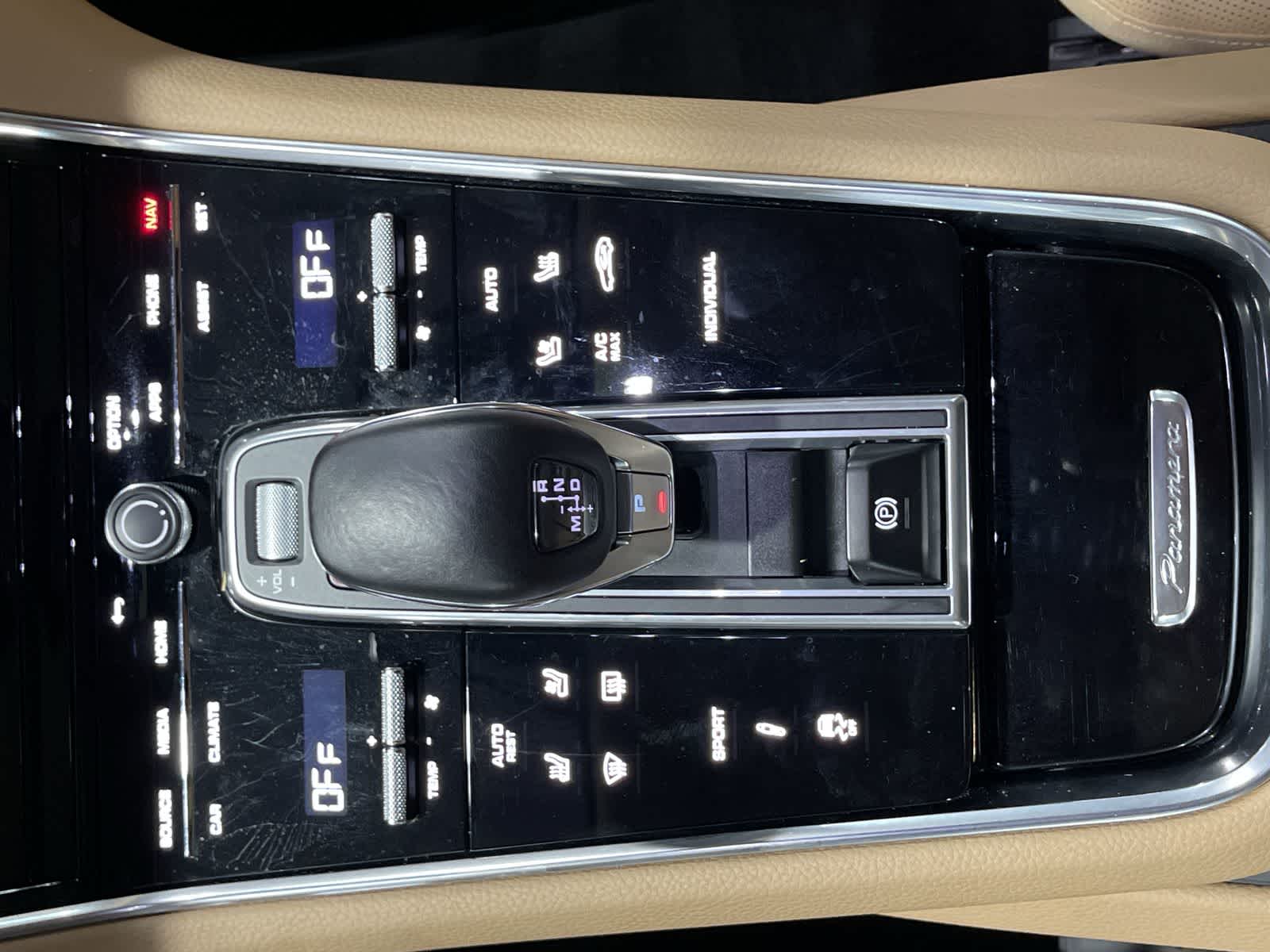 Thumbnail: 2022 Porsche Panamera - 29